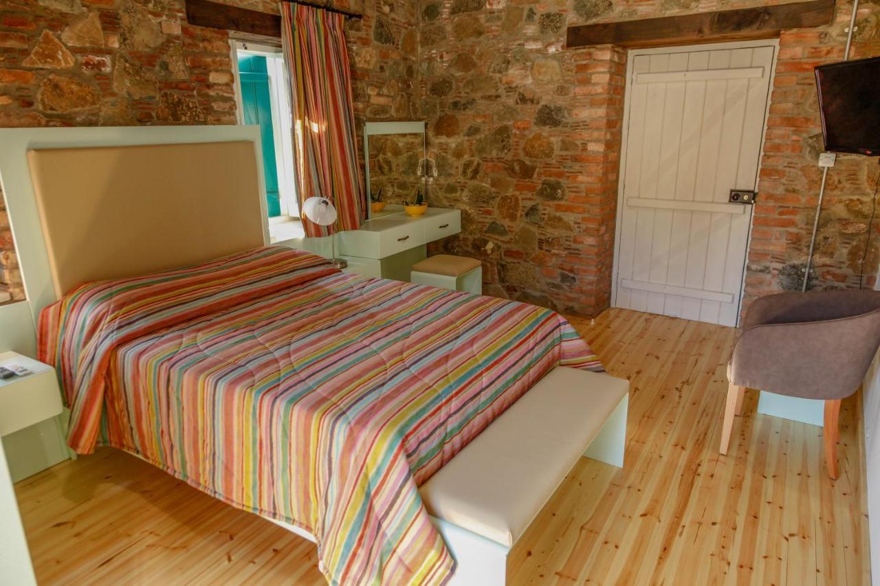 Hostal Farmakas Living Exterior foto