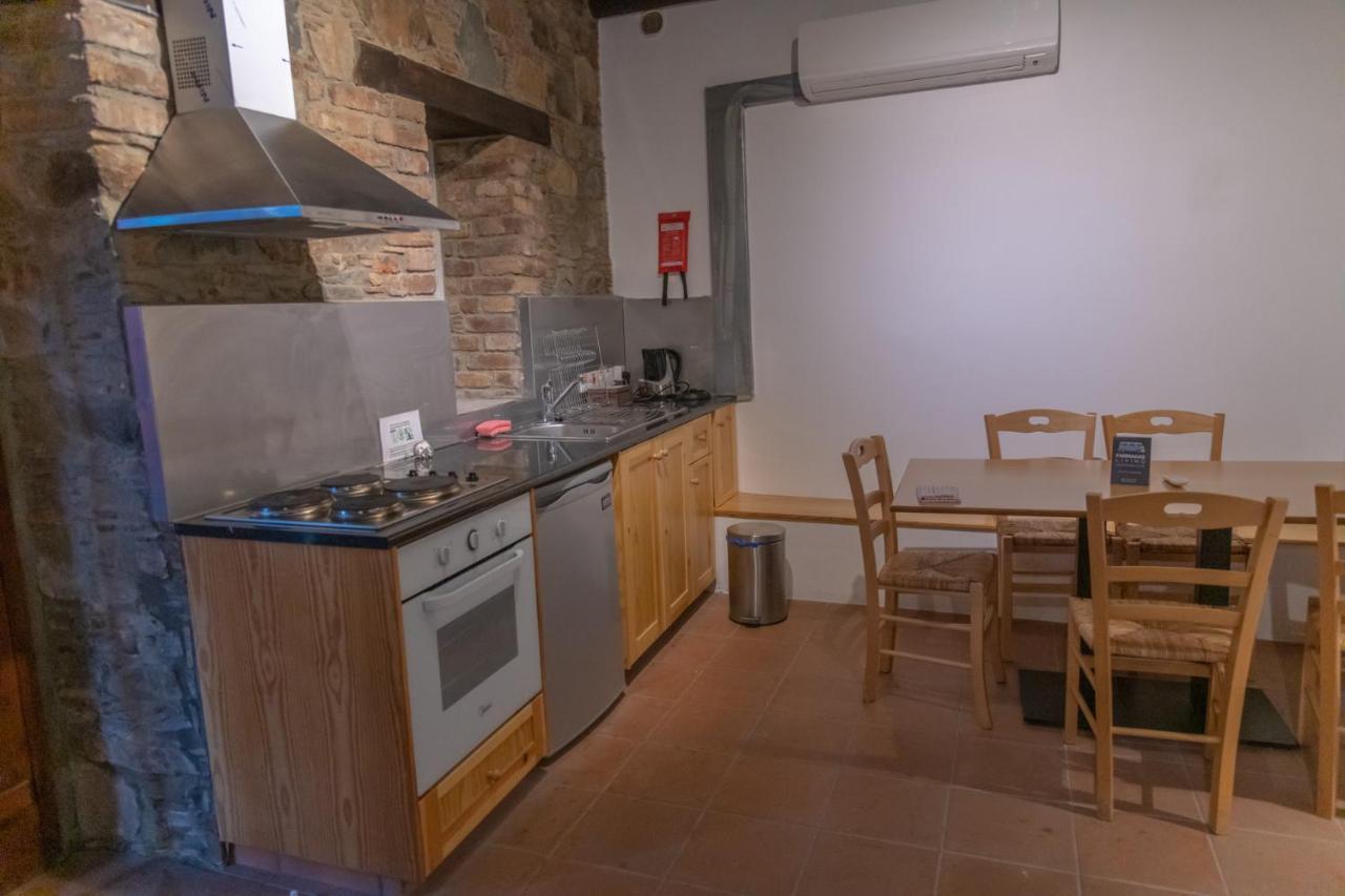 Hostal Farmakas Living Exterior foto