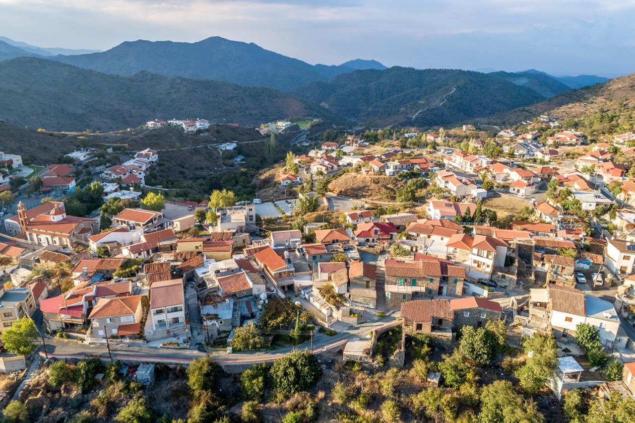 Hostal Farmakas Living Exterior foto