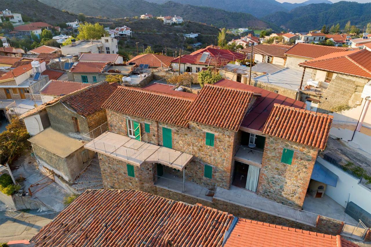 Hostal Farmakas Living Exterior foto