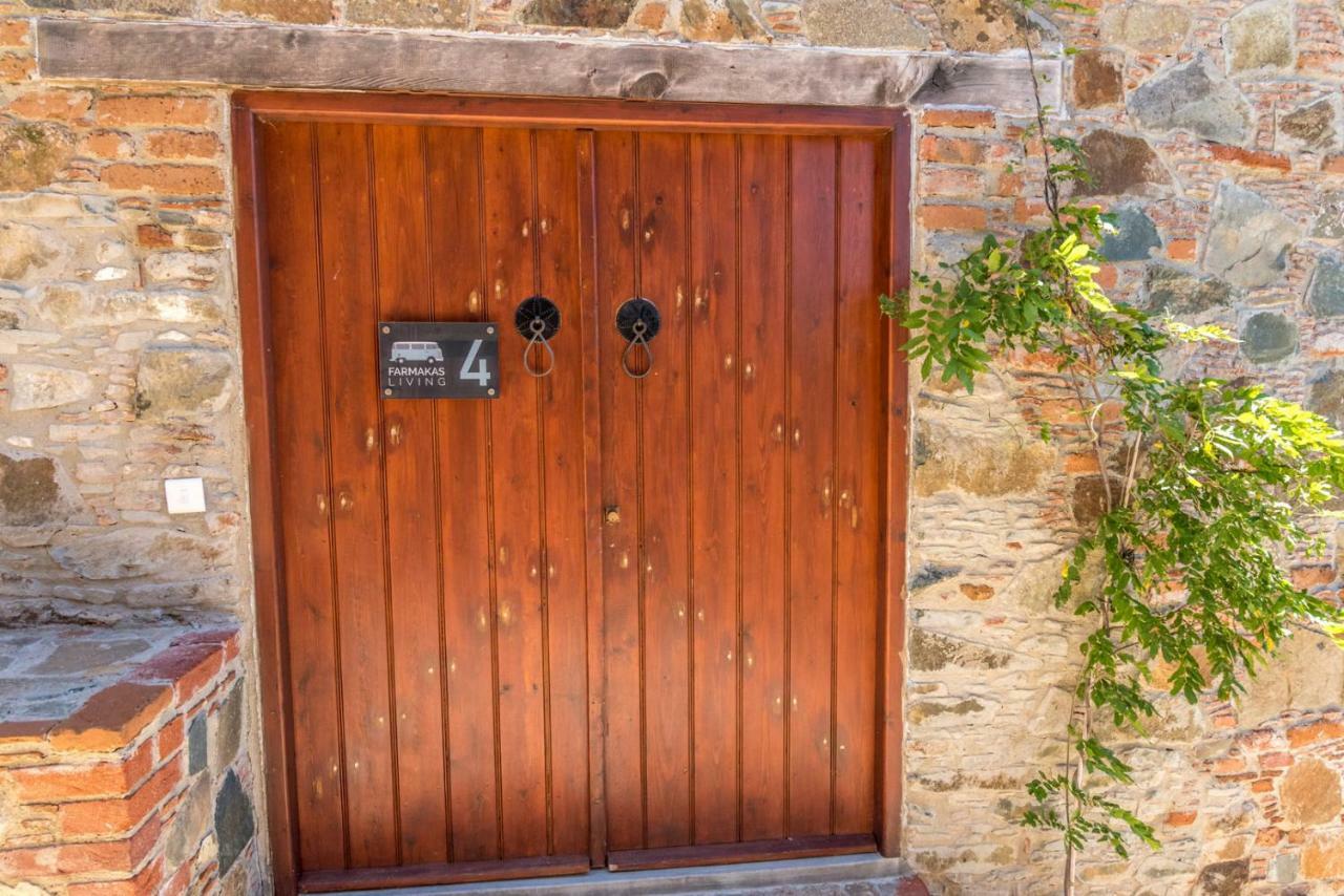 Hostal Farmakas Living Exterior foto