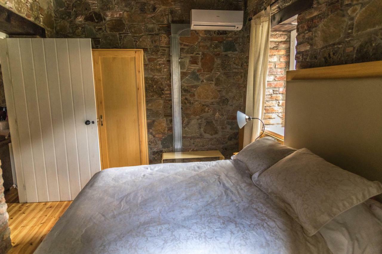 Hostal Farmakas Living Exterior foto