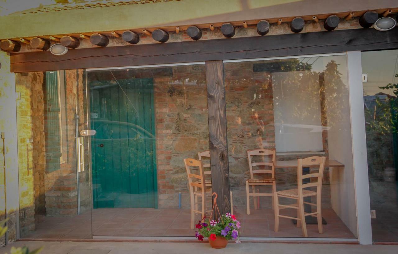 Hostal Farmakas Living Exterior foto