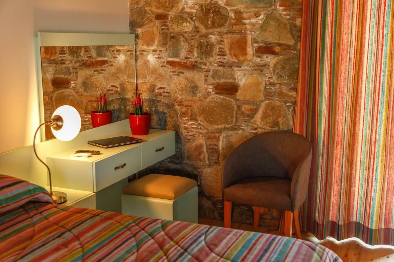 Hostal Farmakas Living Exterior foto