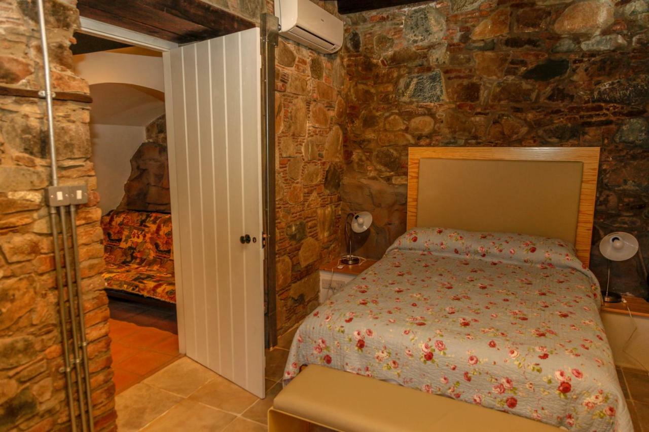 Hostal Farmakas Living Exterior foto