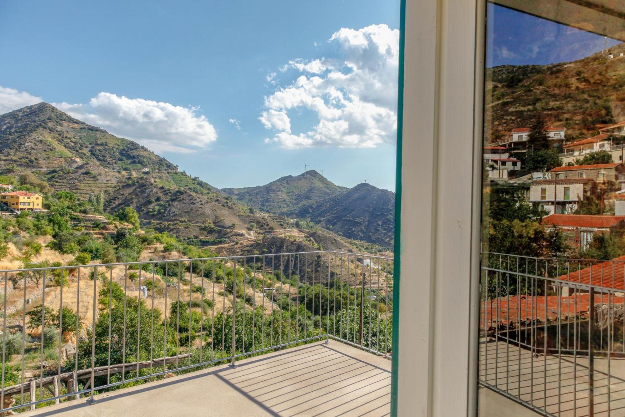 Hostal Farmakas Living Exterior foto