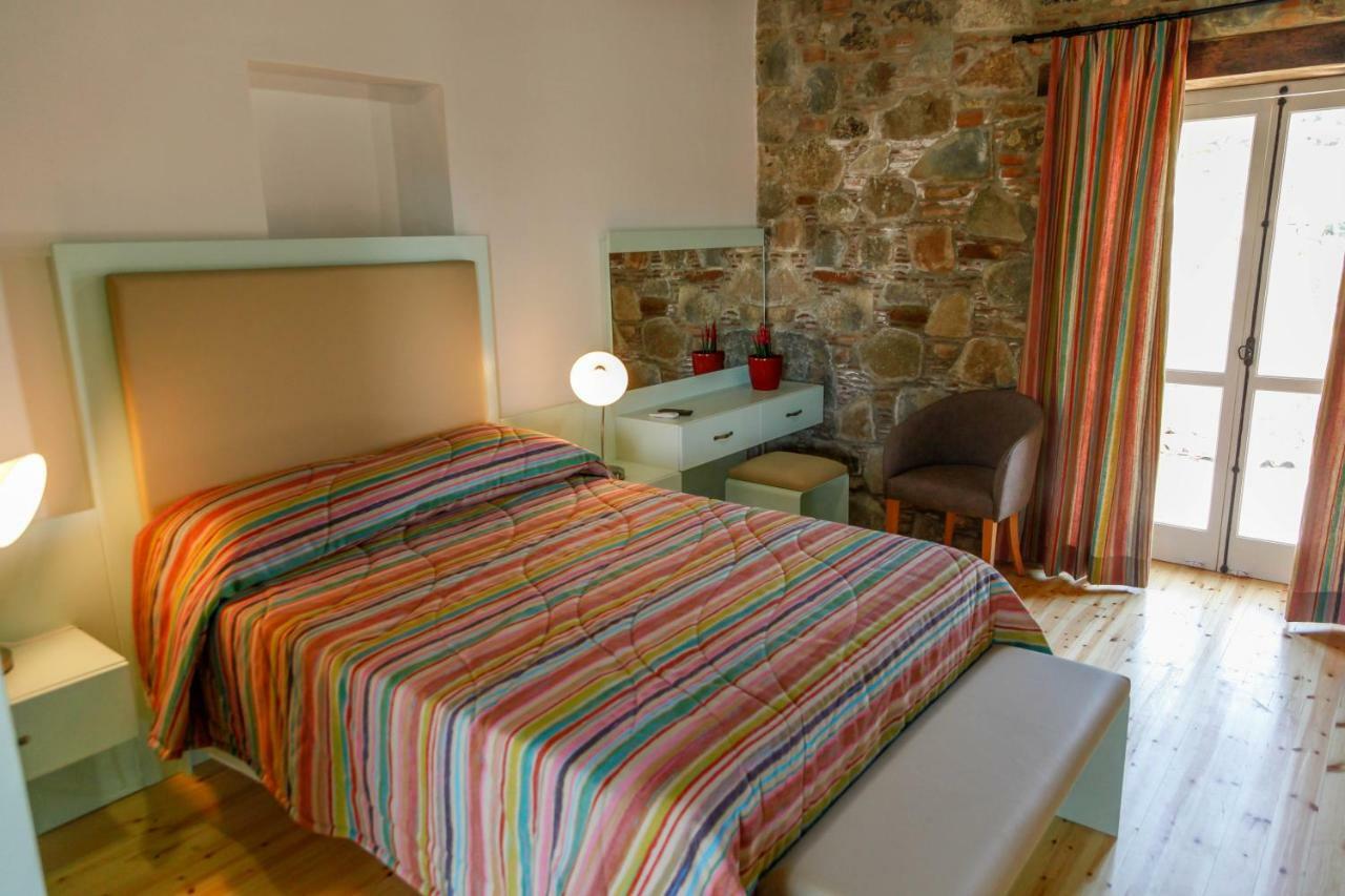 Hostal Farmakas Living Exterior foto