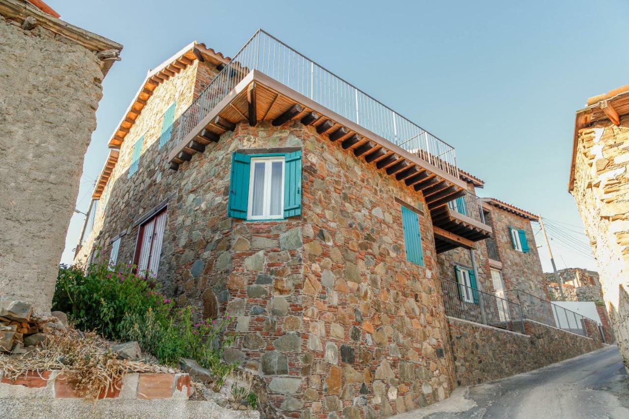 Hostal Farmakas Living Exterior foto