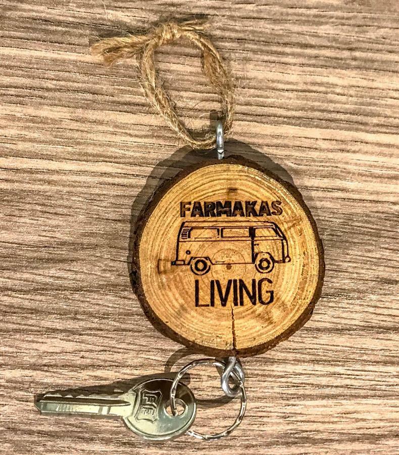 Hostal Farmakas Living Exterior foto
