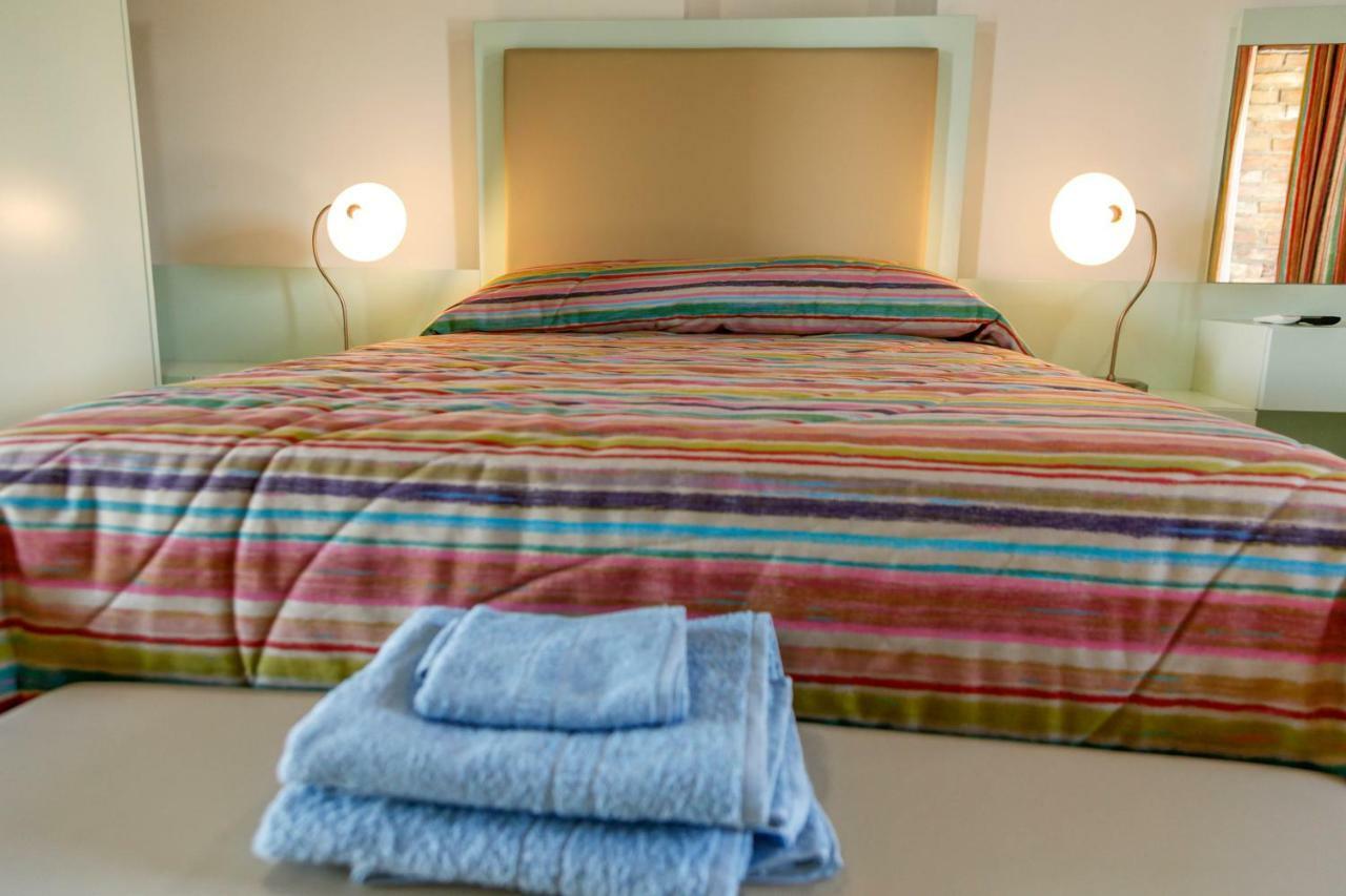 Hostal Farmakas Living Exterior foto